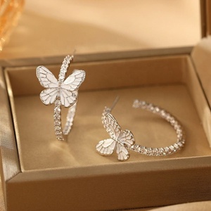 Boucles d'oreilles clous papillon blancs luxueux, super scintillantes, micro-zirconiums tridimensionnels incrustés, élégantes, effet goutte de glaçure, tendance - Product Image 5
