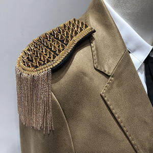 Venta al por mayor hombro charreteras borla enlace cadena Punk remaches flecos Charretera hombro insignia escenario vestido uniforme Accesorios - Product Image 5