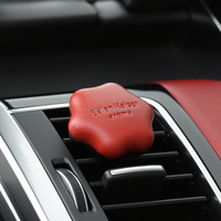 Diffuseur de parfum pour voiture à clipser sur grille d'aération, 1 parfum naturel, diffuseur de parfum en cuir personnalisable pour l'intérieur de la voiture