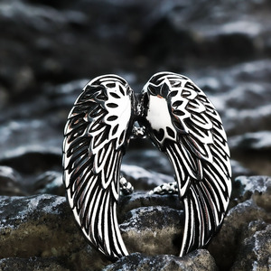 Collier avec pendentif aile d'ange en acier inoxydable pour hommes, usage quotidien, design géométrique, style asymétrique - Product Image 3