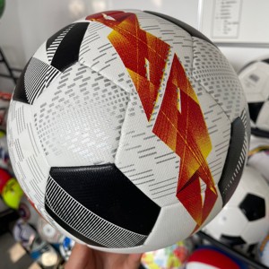 Balón de Fútbol de Entrenamiento Deportivo de PU Cosido a Máquina de Alta Calidad, Nuevo Diseño Personalizado, Tamaño Adulto 5, Cuero Duradero con Unión Térmica, Logotipo - Product Image 5