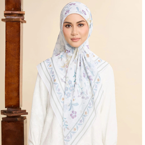 Vente en gros Offre Spéciale Léger Respirant Voile Hijab Écharpe Tendance Tendance Imprimé Carré D'été Porter Feuille Lettre Musulmans - Product Image 1