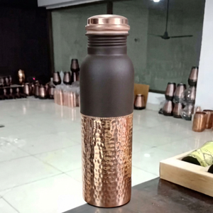 ขวดน้ำทองแดงแบบมีลายตอก ดีไซน์ทันสมัย พกพาสะดวกสำหรับการเดินทาง - Product Image 1