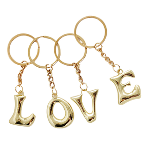 El colgante de llavero de 26 letras más vendido de Yeguang es simple, moderno y versátil. Viene con un colgante metálico en inglés para bolso. - Product Image 3