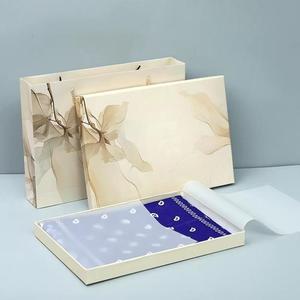 Foulard Quadrato di Lusso Personalizzato con Stampa Digitale 100% Seta Pura per Donne, Bandana di Lusso per Matrimoni e Viaggi - Product Image 6