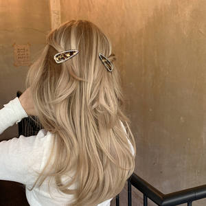 กิ๊บติดผมรูปหยดน้ำประดับเพชรระยิบระยับทรงสามเหลี่ยมสำหรับผู้หญิง กิ๊บปากเป็ดติดผมด้านข้าง เครื่องประดับผม - Product Image 3