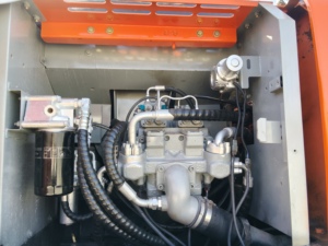 รถขุดไฮดรอลิกแบบตีนตะขาบ Hitachi Zaxis 260HG สีส้ม รุ่นมือสอง พร้อมรางและห้องโดยสาร - Product Image 2