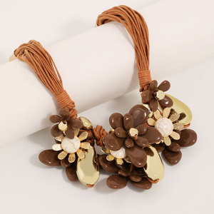 Nouveau fait à la main multicouche cire corde alliage acrylique clavicule chaîne à la mode en trois dimensions fleur collier pour les femmes - Product Image 2