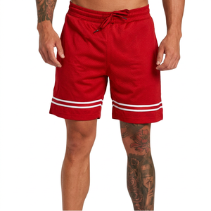 Shorts Bermuda en maille rouge pour homme avec bandes latérales blanches, taille à cordon, vêtements de sport décontractés, respirant, en polyester - Product Image 1