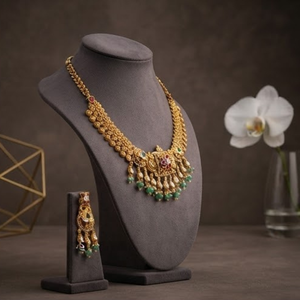 Conjunto de Collar y Pendientes Kundan Tradicionales y Modernos, con Perlas Doradas y Piedras Verdes y Rojas, Joyería de Boda para Mujer - Product Image 3