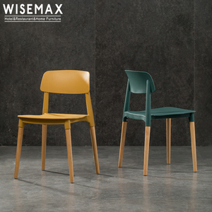 WISEMAX FURNITURE <span class=keywords><strong>Sedie</strong></span> in Plastica di Alta Qualità con Seduta in PP, <span class=keywords><strong>Sedie</strong></span> Impilabili per Sala da Pranzo con <span class=keywords><strong>Gambe</strong></span> in <span class=keywords><strong>Legno</strong></span> Massello - Product Image 3