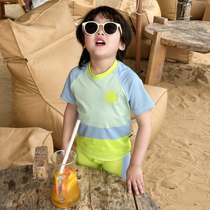Nouvelle tenue <span class=keywords><strong>de</strong></span> <span class=keywords><strong>bain</strong></span> d'été 2026 pour garçons, <span class=keywords><strong>maillot</strong></span> <span class=keywords><strong>de</strong></span> <span class=keywords><strong>bain</strong></span> à manches courtes séchant rapidement en polyamide avec imprimé color block pour enfants - Product Image 4