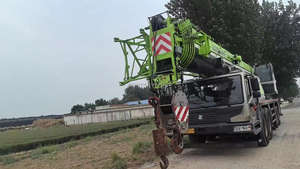 Grue sur camion Zoomlion de 220 tonnes d'occasion en excellent état - Product Image 4