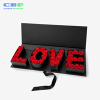 Boîte cadeau rigide CBP avec insert à trois sections pour arrangements de roses en forme de lettre – Vente en gros, commande en vrac, stock disponible
