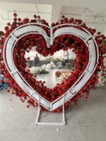 Arche florale en soie en forme de cœur de rose rouge 3D réaliste et luxueuse, faite à la main, pour la décoration de scène de demande en mariage romantique
