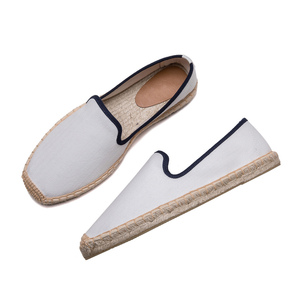 Chaussures minimalistes pour hommes, style slip-on blanc avec bordure <span class=keywords><strong>bleu</strong></span> <span class=keywords><strong>marine</strong></span>, dessus en toile durable, <span class=keywords><strong>espadrilles</strong></span> décontractées en jute tissé - Product Image 3