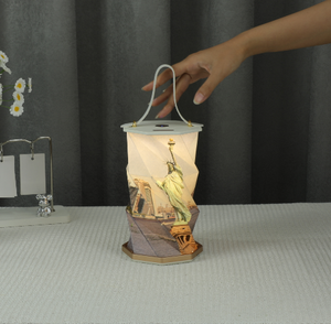 Lámpara Giratoria de Personajes de <span class=keywords><strong>Manga</strong></span> de Bolsillo Personalizable con Brillo Estacional, Opción de Regalo Duradera, Foco LED - Product Image 2