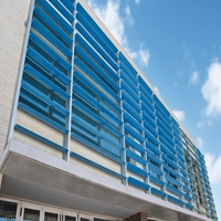 Grille d'aération à persiennes verticales en alliage d'aluminium thermolaqué, lame réglable, légère, durable, moderne et écologique