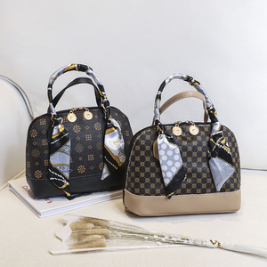 <span class=keywords><strong>Sac</strong></span> à Main Élégant Tendance à Chaîne Fantaisie pour Femme en <span class=keywords><strong>Cuir</strong></span> de Luxe, <span class=keywords><strong>Sac</strong></span> Floral en PU avec Foulard, Vente Chaude - Product Image 2
