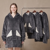 Couverture portable en polaire Sherpa à prix d'usine avec grande poche à capuche et manches pour adultes – Couverture-hoodie surdimensionnée