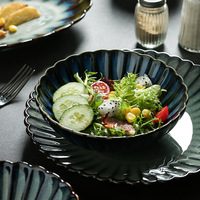 Peralatan Makan Keramik Tulang Cina Biru Gaya Retro Jepang Grosir Kelas AB Logo Kustom Set Peralatan Makan untuk Rumah Restoran