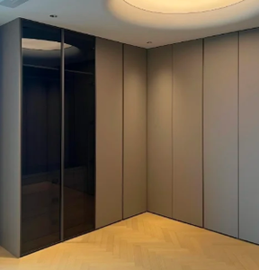 El lujoso armario de gran espacio con una apariencia hermosa mejora el estilo de lujo de la habitación - Product Image 3