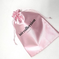 Sacs à cordon en satin de soie rose 8*12 pouces avec logo personnalisé imprimé pour extensions de cheveux tressés et emballage anti-poussière pour perruques
