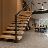 Rampe d'escalier industrielle moderne avec câbles, poteaux carrés noirs et main courante inclinée pour loft, villa, escalier intérieur et design de décoration intérieure