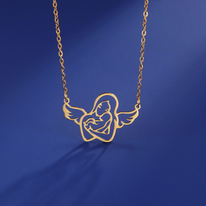 Collana in Acciaio Inossidabile Placcato Oro per la Festa della Mamma, con Ciondolo Angelo Mamma che Tiene il Bambino, Regalo per Bambini - Product Image 3
