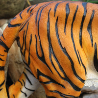 Statue de tigre orange-jaune avec rayures noires, figurine réaliste d'animal de la jungle, décoration intérieure, accessoire photo, thème safari animalier
