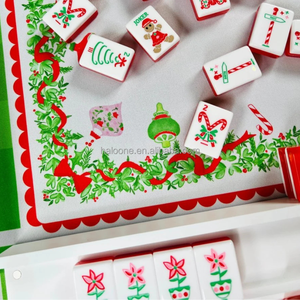 Set di Mahjong Americano di Lusso Rosso Natalizio, 160 Pezzi in Acrilico Intagliato, 'Holly Jolly' per Serate di Gioco Festive, Regalo per le Feste - Product Image 4