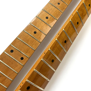 Mástil de guitarra ST de arce natural tostado de 9.5 pulgadas con acabado Nitro brillante y 22 trastes en venta - Product Image 2