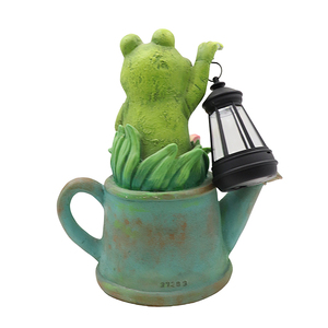 Figurine de <span class=keywords><strong>grenouille</strong></span> solaire en résine écologique de 9,84 pouces avec lanterne LED et arrosoir de bienvenue pour la décoration de jardin extérieur - Product Image 3