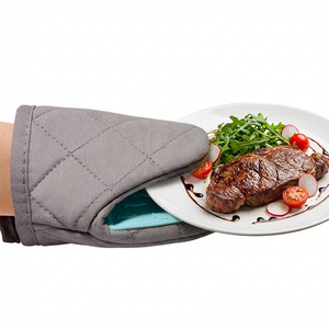 Gants de four gris en coton épais isolant thermiquement pour utilisation au four - Product Image 1