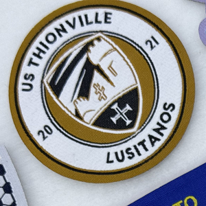 Insigne de patch tissé rond de vêtement auto-adhésif découpé au laser de <span class=keywords><strong>logo</strong></span> de marque recyclé personnalisé sans quantité minimale de commande - Product Image 1