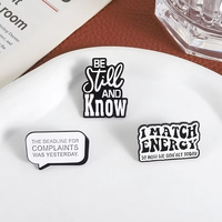 La date limite pour les plaintes s'est produite hier. Épingles en émail, broches et badges de revers sur le thème 'I Match Energy so How We Gon'act Today', bijoux et cadeaux.