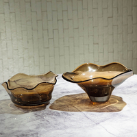 Bol décoratif en verre soufflé à la main, ambre brun, bord ondulé, plateau de service pour chocolat avec bord foncé, décoration de maison et de villa