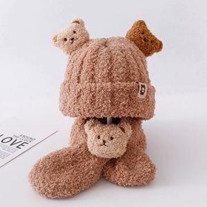 Vente en gros de bonnets tricotés chauds pour enfants, pour l'hiver et les activités de plein air, bonnet et écharpe assortis à l'effigie d'un ours - Product Image 3