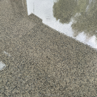 Revêtement liquide auto-nivelant effet marbre coloré éco-responsable à base d'époxy pour rénovation rapide de sols de maisons et garages