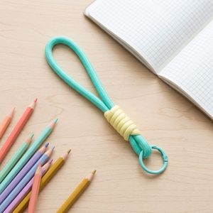 Porte-clés en acrylique personnalisés, imprimés holographiques ultraviolets, étanches, à bas prix, avec motifs de dessins animés - Product Image 2