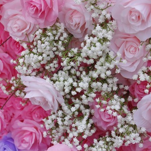 Mur de fleurs artificielles 8ft x 8ft, panneau mural 3D enroulable avec roses pour décoration de mariage - Product Image 6