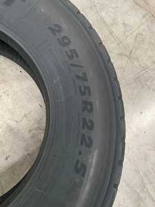 Fábrica de Neumáticos de la Marca WELLPLUS TOURADOR en Tailandia 295/75R22.5 295/80R22.5 11R22.5 para Neumáticos de Camión - Product Image 5