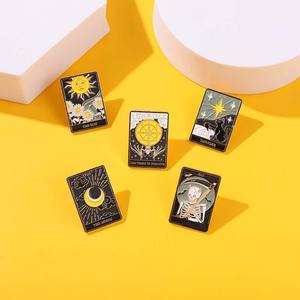 European American <span class=keywords><strong>Tarot</strong></span> Brosche Custom Digital Messing Material Kleines Metall abzeichen Black Skull Moon Sun Logo für Sweater Collar Pin - Product Image 3