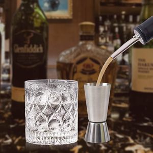 Vente en gros de jiggers à cocktail en acier inoxydable écologiques et modernes de 1/2 et 1 oz (15/30 ml) - Product Image 4