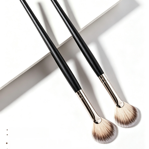 Pinceau éventail simple pour maquillage, poils synthétiques véganes, logo personnalisé, marque privée, pour contour et blush, vente en gros - Product Image 2