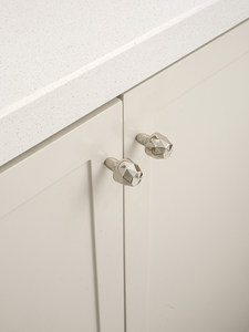 Ensemble de poignées de meuble en T en titane argenté moderne avec boutons géométriques en alliage de zinc pour armoire de cuisine et penderie - Product Image 6