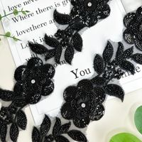 Applique en dentelle 3D noire et blanche ornée de perles, de sequins et de strass, motif floral pour la décoration de robes de mariée et de soirée, tissu en maille perlée