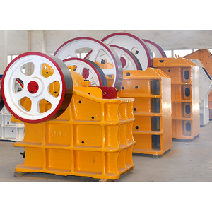 Trituradora de mandíbula móvil con orugas, planta trituradora de roca, máquina trituradora de piedra sobre orugas portátil a la venta - Product Image 4