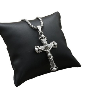 Collar con colgante de cruz de acero inoxidable yunnique para hombres con figura de Jesús e inscripción INRI, regalo de joyería de moda - Product Image 3