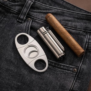 Cortador de Cigarros de Doble Cuchilla de Acero Inoxidable JOFI, Herramienta de Corte Portátil y Afilada para Accesorios de Cigarros - Product Image 1